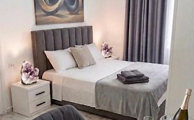 Rozafa Guest Room Center
